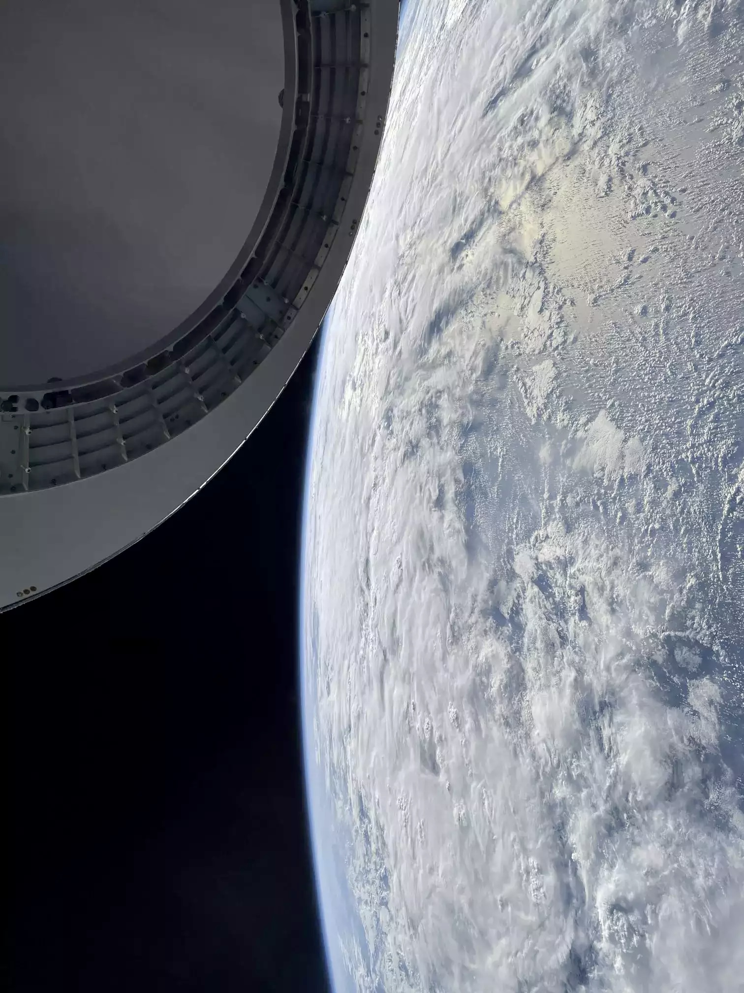 Команда SpaceX опубликовала фото Земли, снятое на iPhone 12