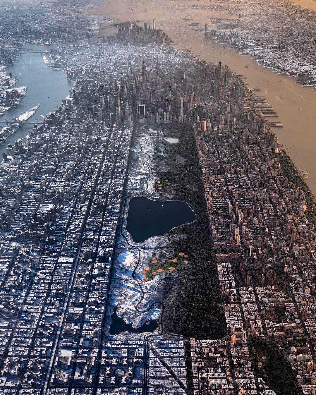 Американский фотограф сделал волшебные снимки Нью-Йорка с вертолёта. Каждый хочется поставить на обои