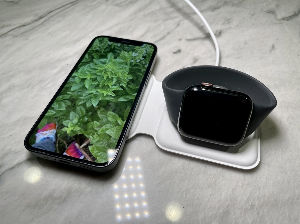 Apple подтвердила, что MagSafe Duo не поддерживает быструю зарядку Apple Watch Series 7