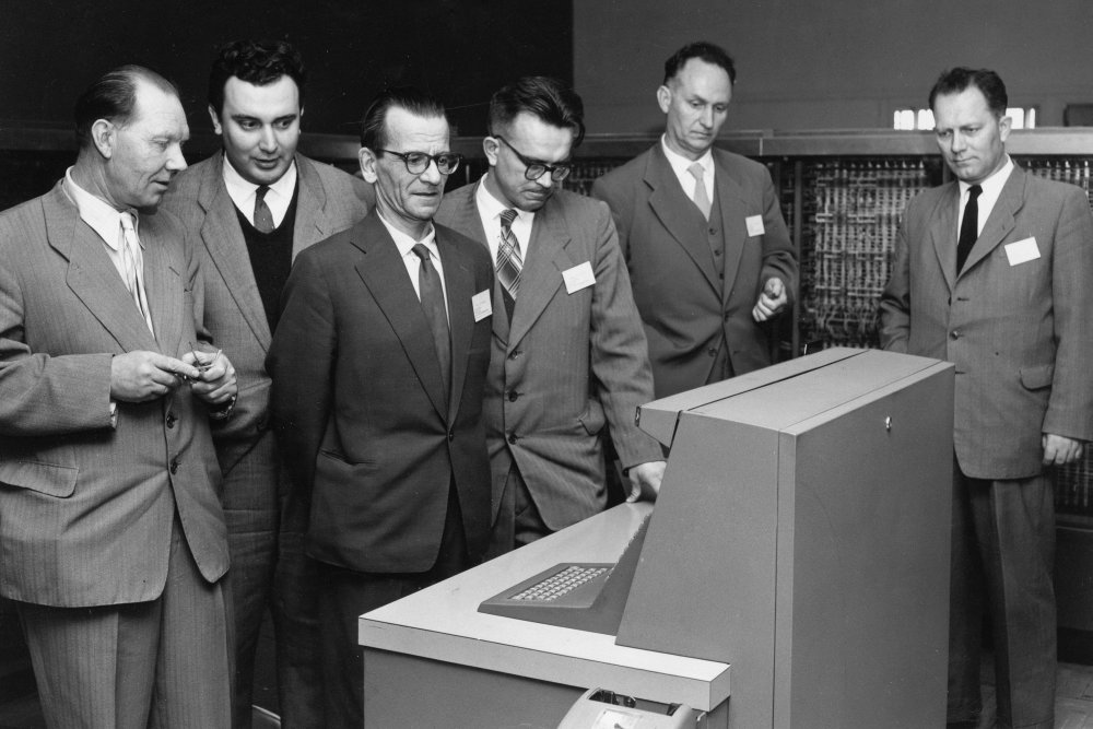 Как назывался компьютер в ссср. Sov constructors1959 default d 850. Как назывался компьютер в ссср фото. Как назывался компьютер в ссср-Sov constructors1959 default d 850. картинка Как назывался компьютер в ссср. картинка Sov constructors1959 default d 850. Может, кто-то не знает, но СССР занималась разработкой собственных ЭВМ и персональных компьютеров. За всё это отвечали первоклассные инженеры.