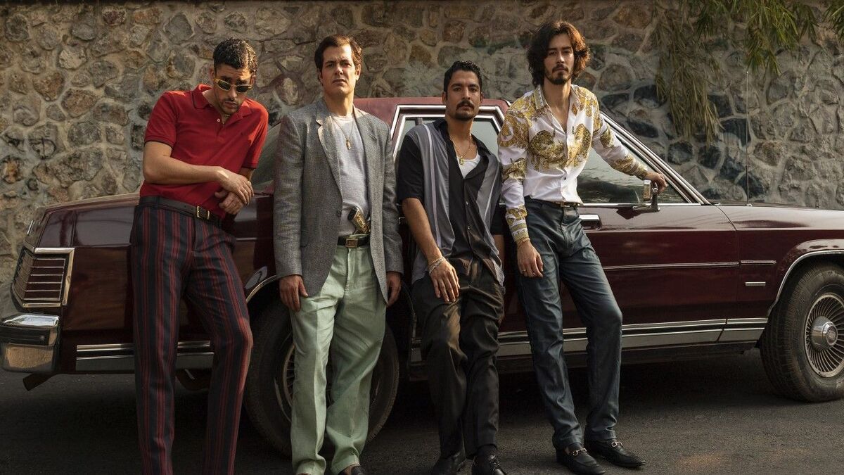 6. Нарко: Мексика (Narcos: México) .