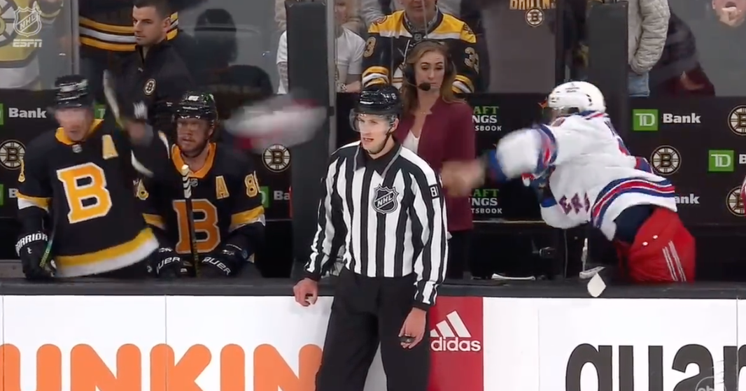 Хоккеист Панарин бросил перчатку в канадца, который наехал на Россию. Теперь у нас флешмоб #fromRussiawithGlove