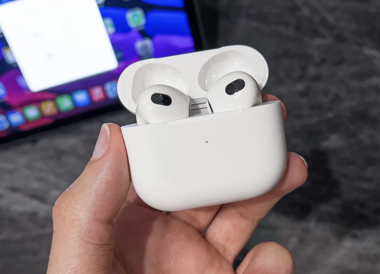 Apple выпустила инструмент для обновления прошивки AirPods. Он только для сервисных центров