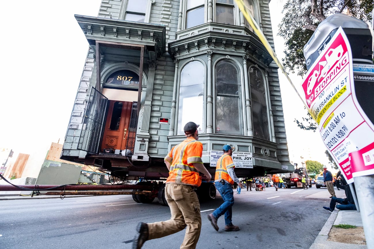 Американец заплатил 400 тысяч долларов, чтобы его старый дом проехал 900 метров в Сан-Франциско