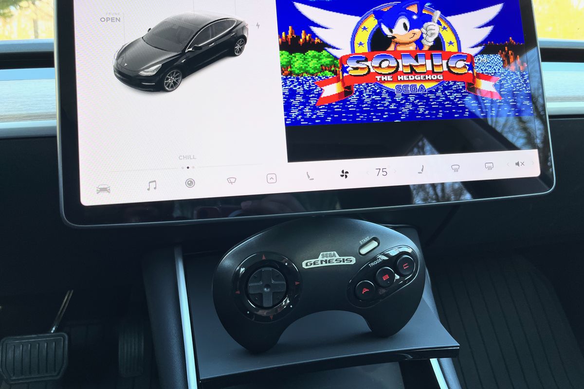 Теперь в электромобилях Tesla есть легендарная игра Sonic the Hedgehog 1991 года