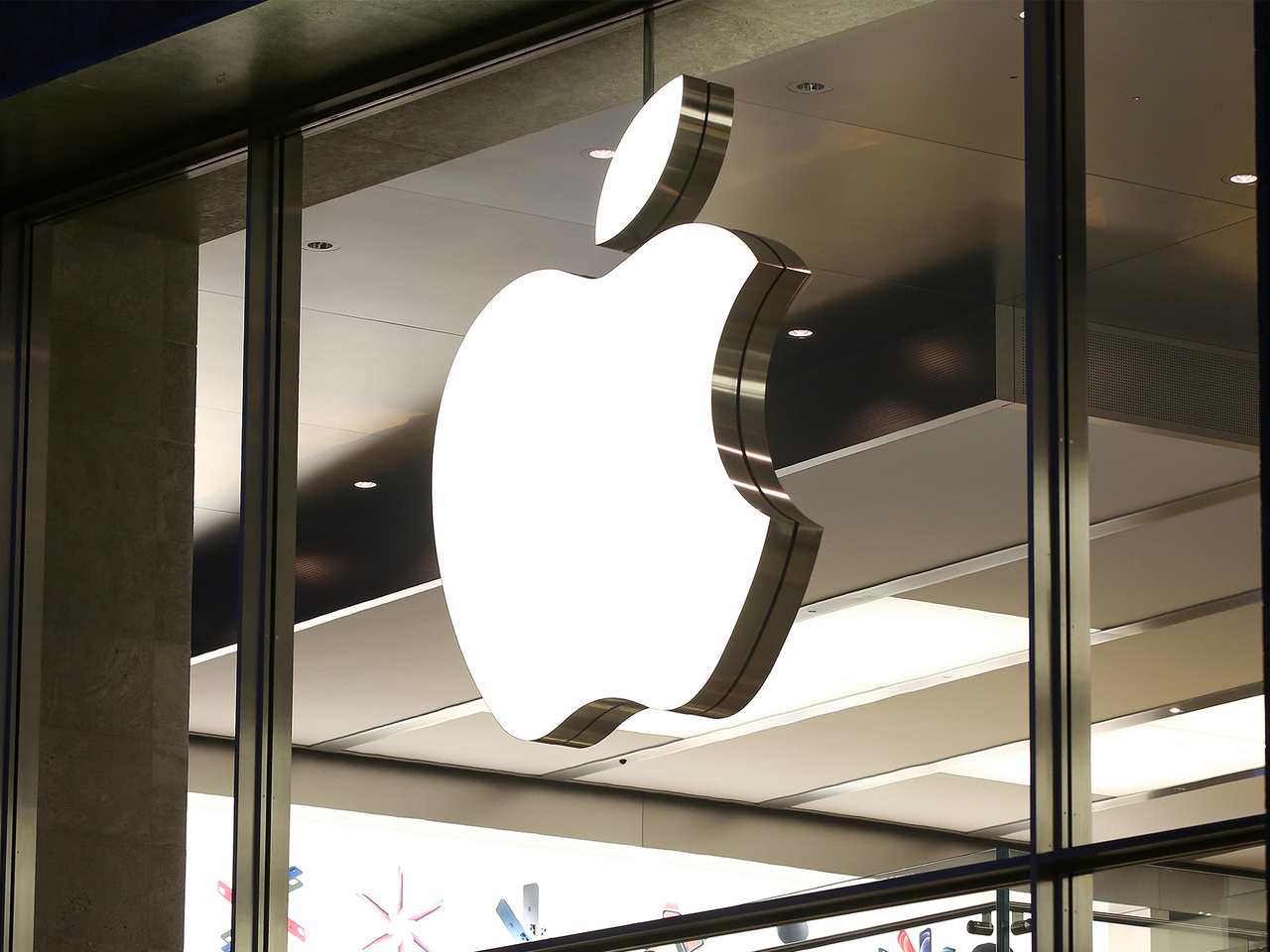 Apple подала в суд на ФАС. Ведомство хотело изменить правила App Store