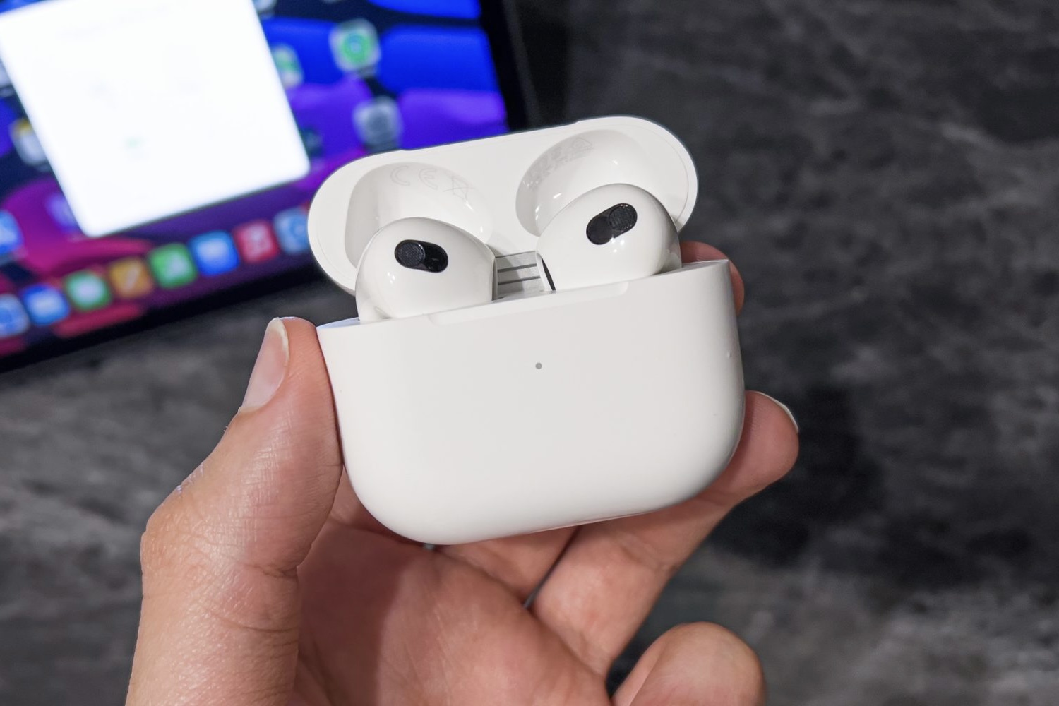 Apple выпустила новую прошивку для AirPods 3