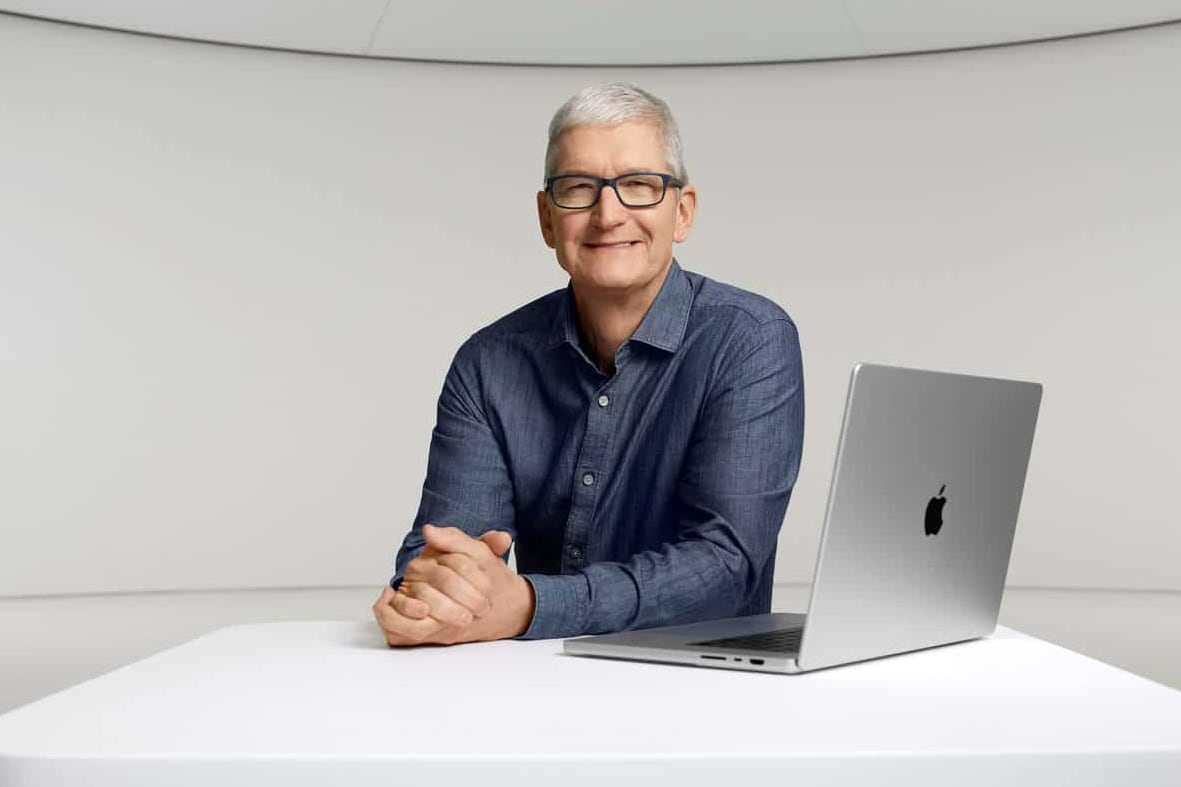 Apple раскрыла зарплату Тима Кука и расходы на его перелеты и охрану в 2021 году