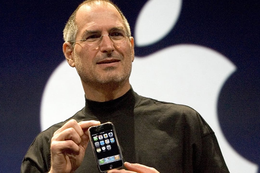 15 лет назад Стив Джобс представил первый iPhone