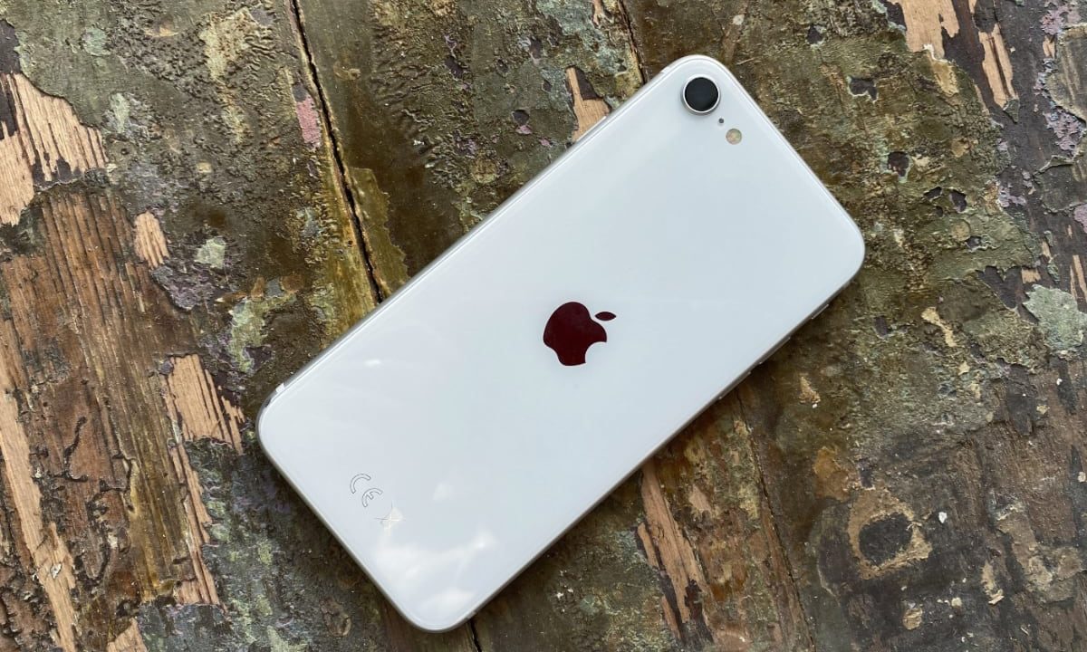 Apple представит iPhone SE 3-го поколения в марте или апреле