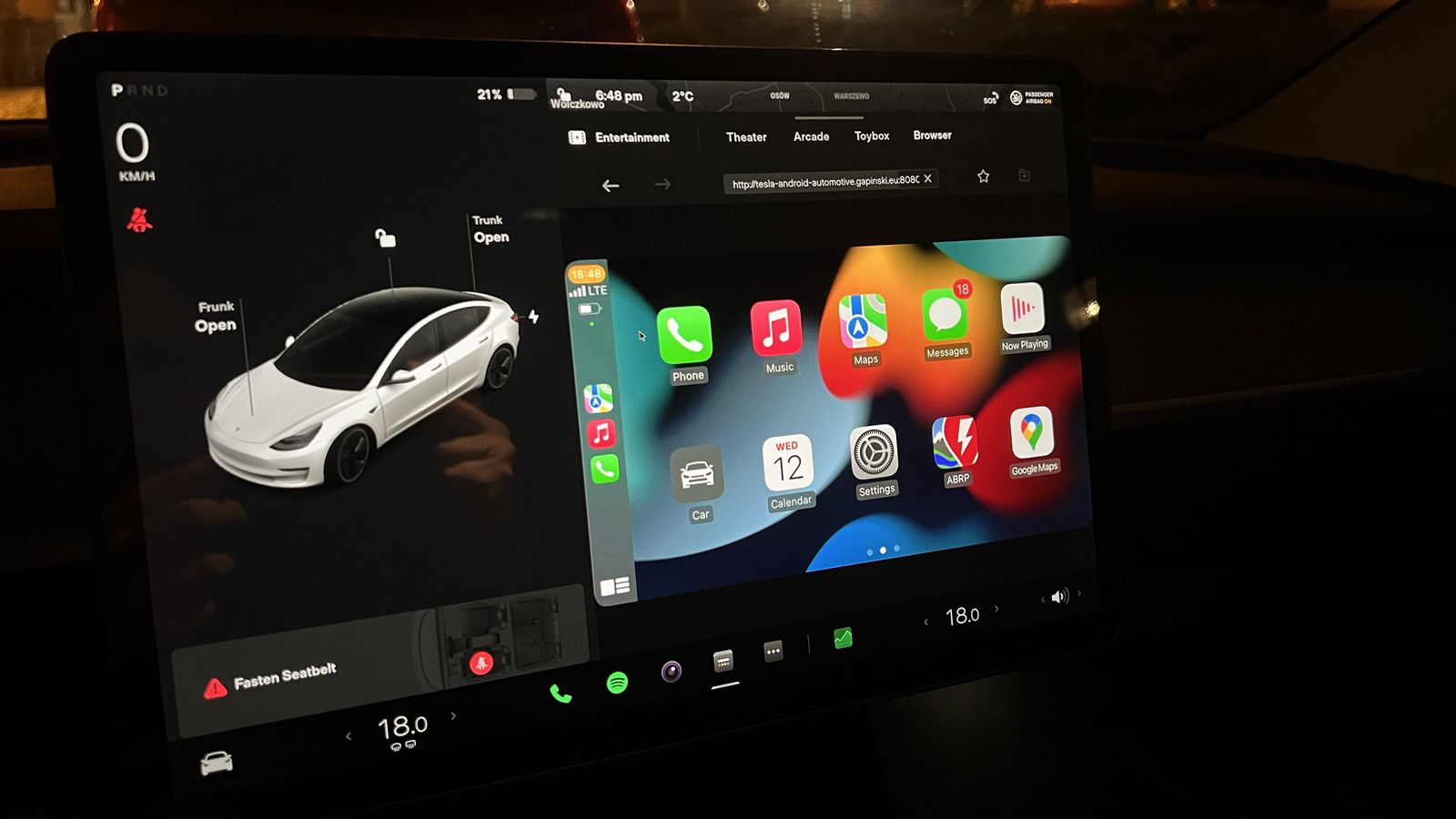 Владелец Tesla Model 3 смог запустить CarPlay в машине с помощью Raspberry Pi и Android