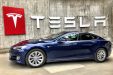 Tesla добавила в автопилот «уверенный» режим без остановки авто на жёлтый и перед знаком STOP