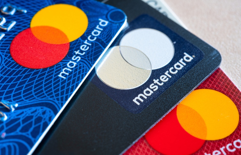 Карты Mastercard санкционных банков перестанут работать за границей 26 февраля