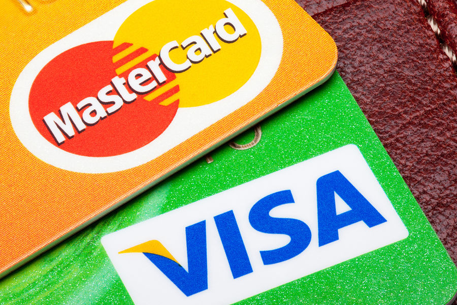 Зеленский попросил отключить Visa и Mastercard в России