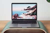 Apple разрабатывает MacBook с 20-дюймовым гибким экраном