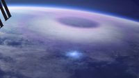 Так выглядят Эльф и Синий джет. МКС сняла на видео уникальные природные явления в атмосфере Земли