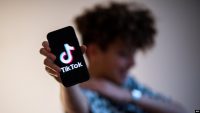 TikTok временно запретил пользователям из России загружать новый контент и проводить трансляции
