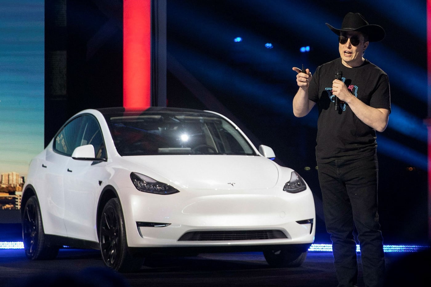 Илон Маск продал свои акции Tesla почти на $4 млрд