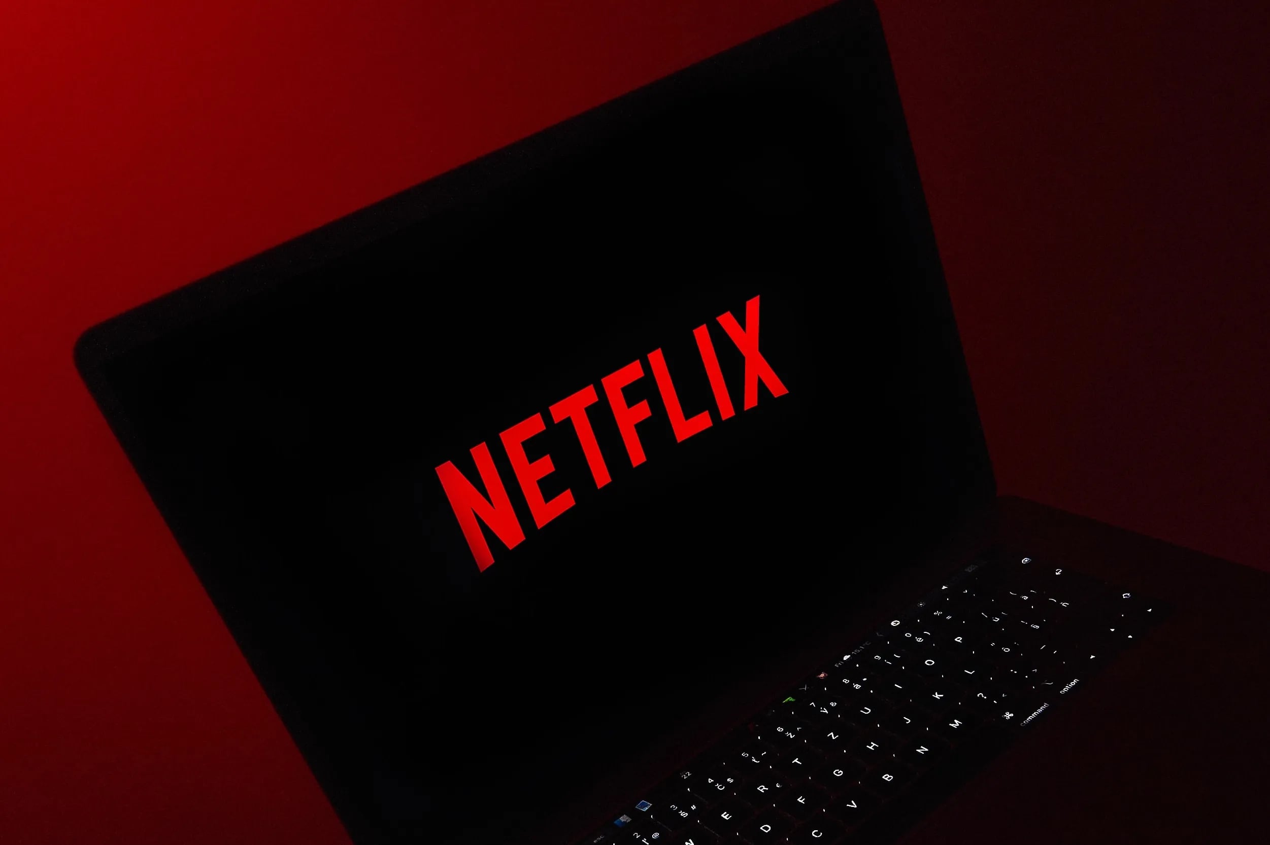 Netflix потерял 200 тысяч подписчиков впервые за 10 лет. Акции упали на 25%