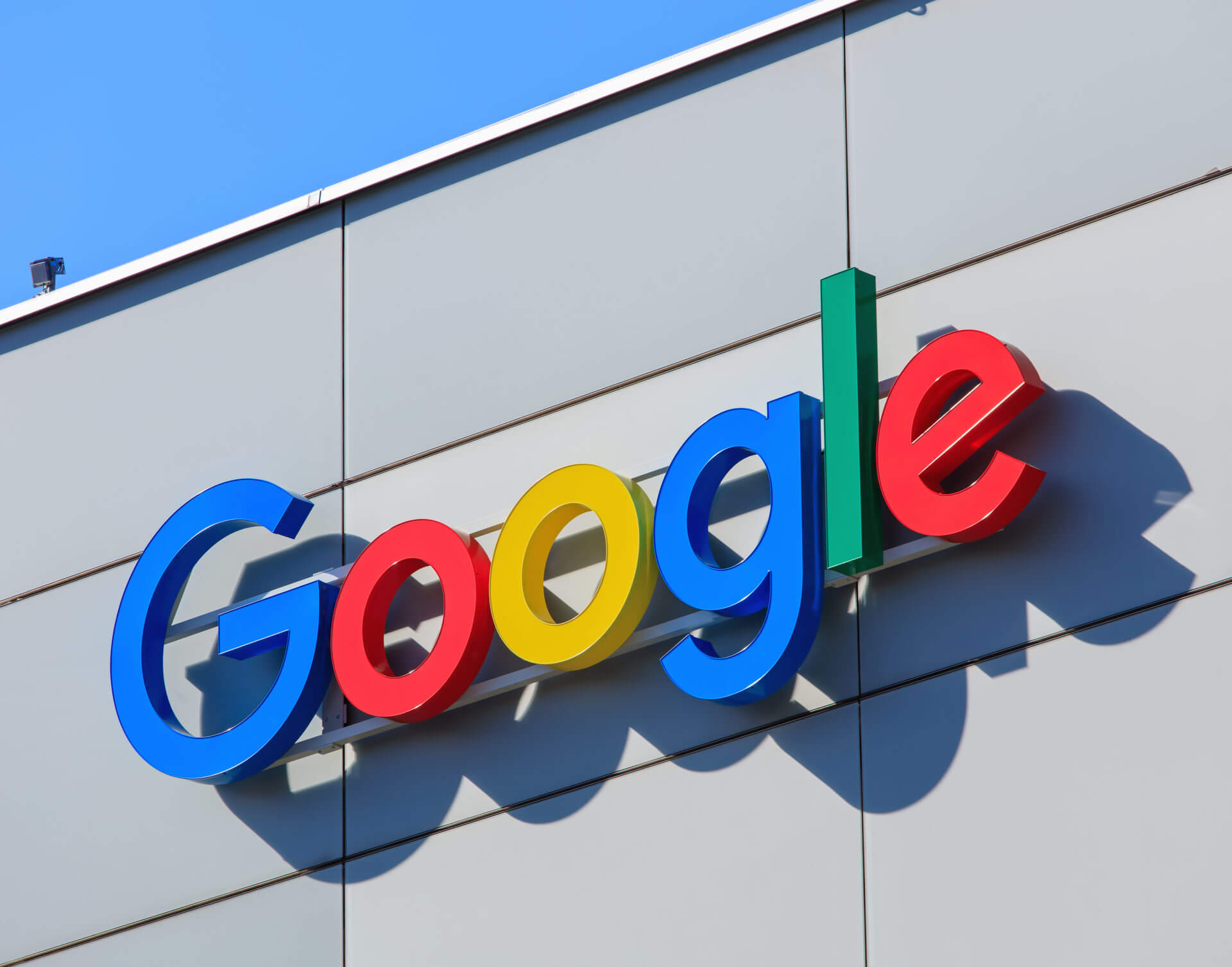 WSJ: Google вывозит сотрудников из России и сворачивает бизнес