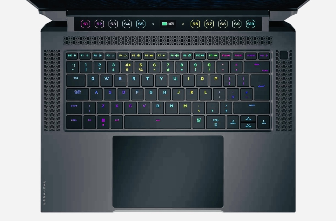 Corsair представила ноутбук Voyager a1600 с аналогом Touch Bar, от которого отказалась Apple
