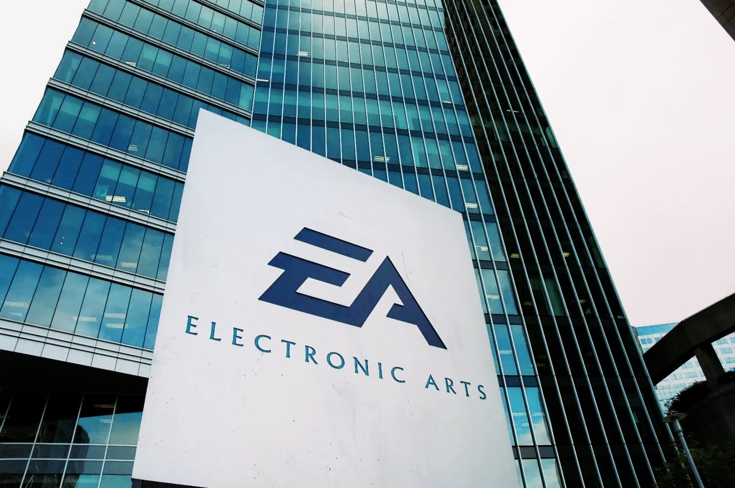 EA хочет продать бизнес или объединиться с другой компанией. Студия уже провела переговоры с Apple