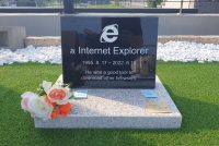 В Южной Корее установили настоящий памятник на «могиле» Internet Explorer
