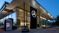 Mercedes хочет продать имущество в России одному из дилеров