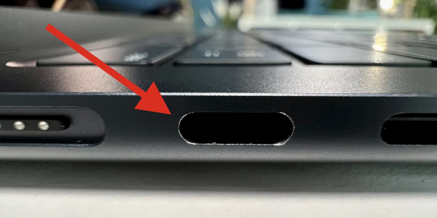 Новый MacBook Air с синим корпусом очень легко царапается. Уже есть сотни жалоб