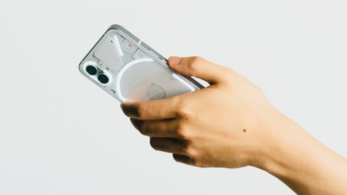 Представлен долгожданный смартфон Nothing phone (1) с «прозрачным» корпусом и подсветкой