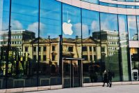 Apple отчиталась за второй квартал. Выручка iPhone и сервисов побила рекорд