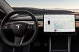 Tesla сделала платной функцию навигатора во всех электромобилях. Не заплатил — доставай смартфон