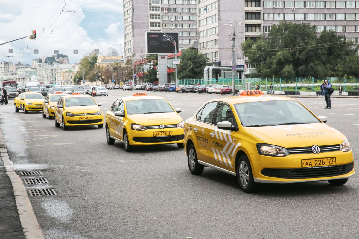 Новый закон обяжет сервисы такси составлять рейтинги водителей
