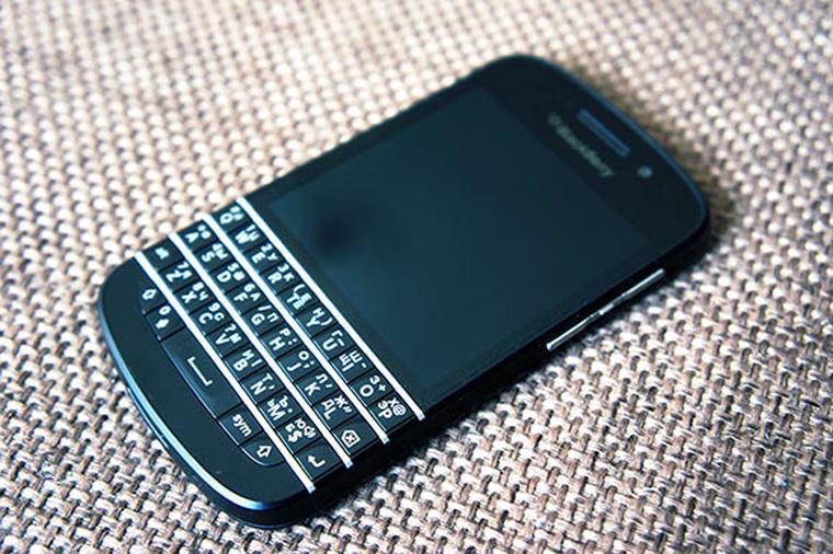 Обзор смартфона BlackBerry Q10 с легендарной QWERTY-клавиатурой. Можно ли им пользоваться в 2022 году