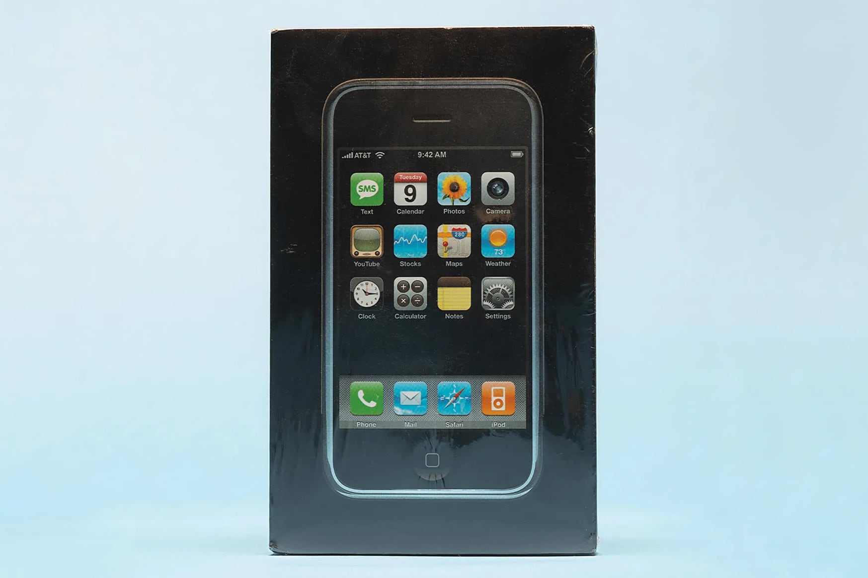 Первый iPhone в запечатанной упаковке продали на аукционе за $35 тысяч