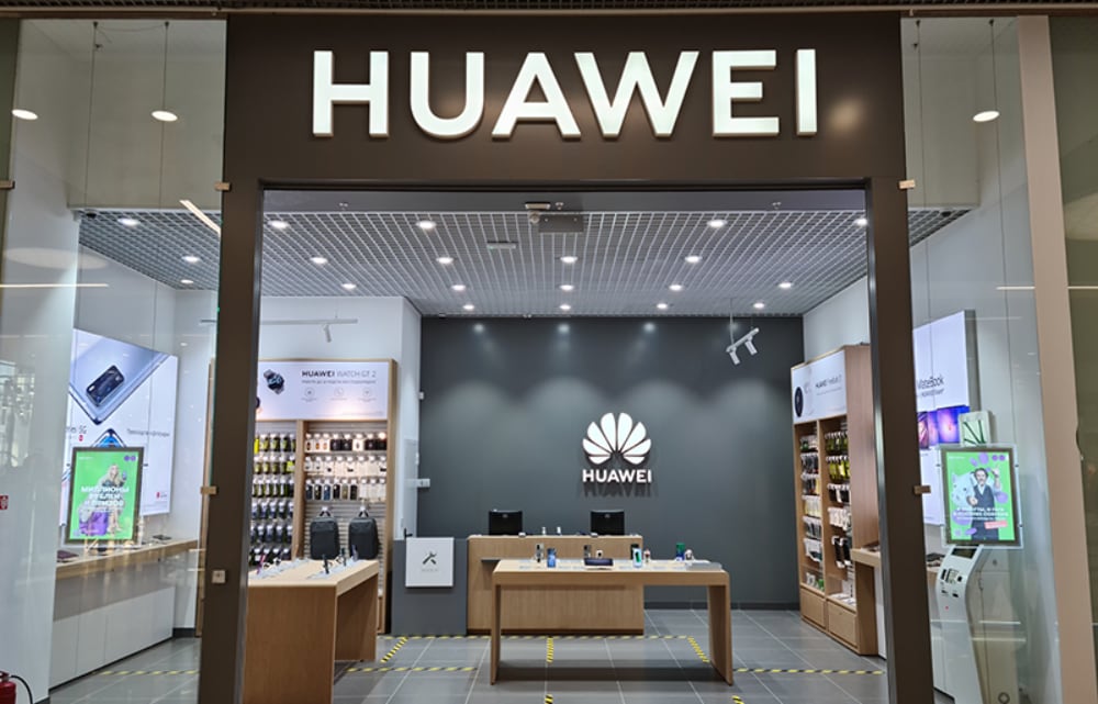 Магазины Huawei продолжают работать в России, но не продают устройства