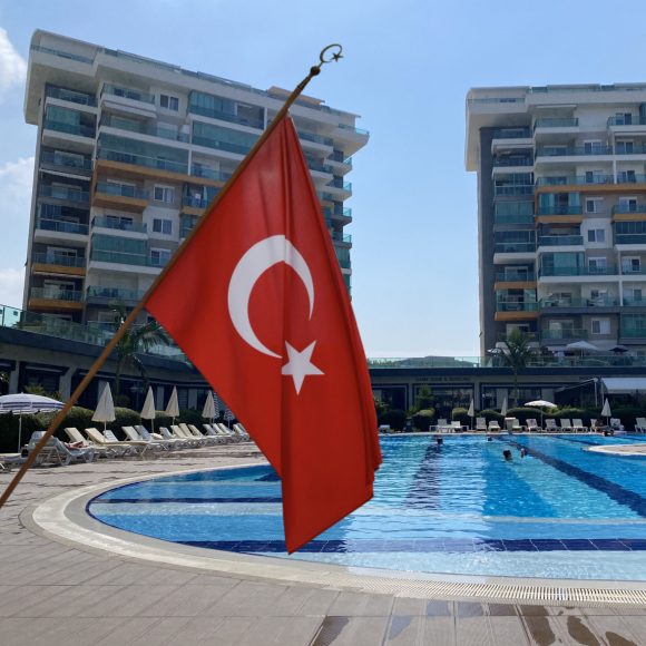 Живём в Турции за 600 долларов в месяц. Комплекс пять звёзд, 27 градусов в тени
