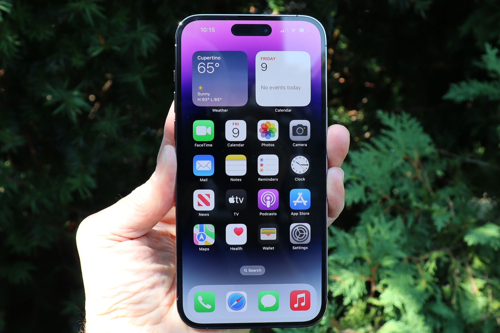 iPhone 14 Plus поступил в продажу. Это самый "живучий" iPhone в истории