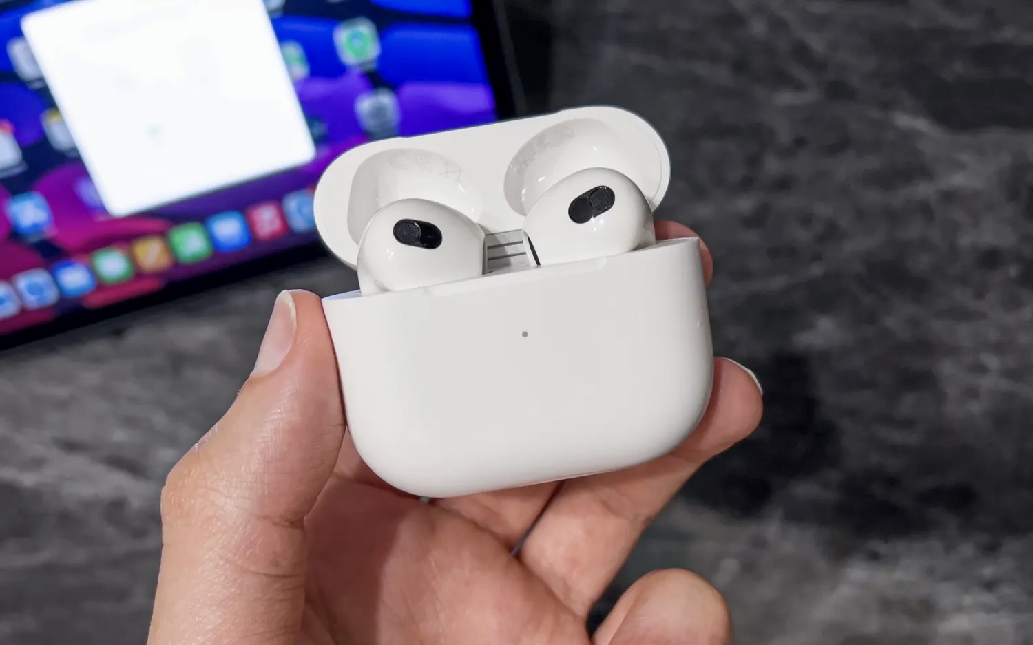 iOS 16 распознаёт поддельные AirPods и предупреждает владельца, но сами наушники не блокирует