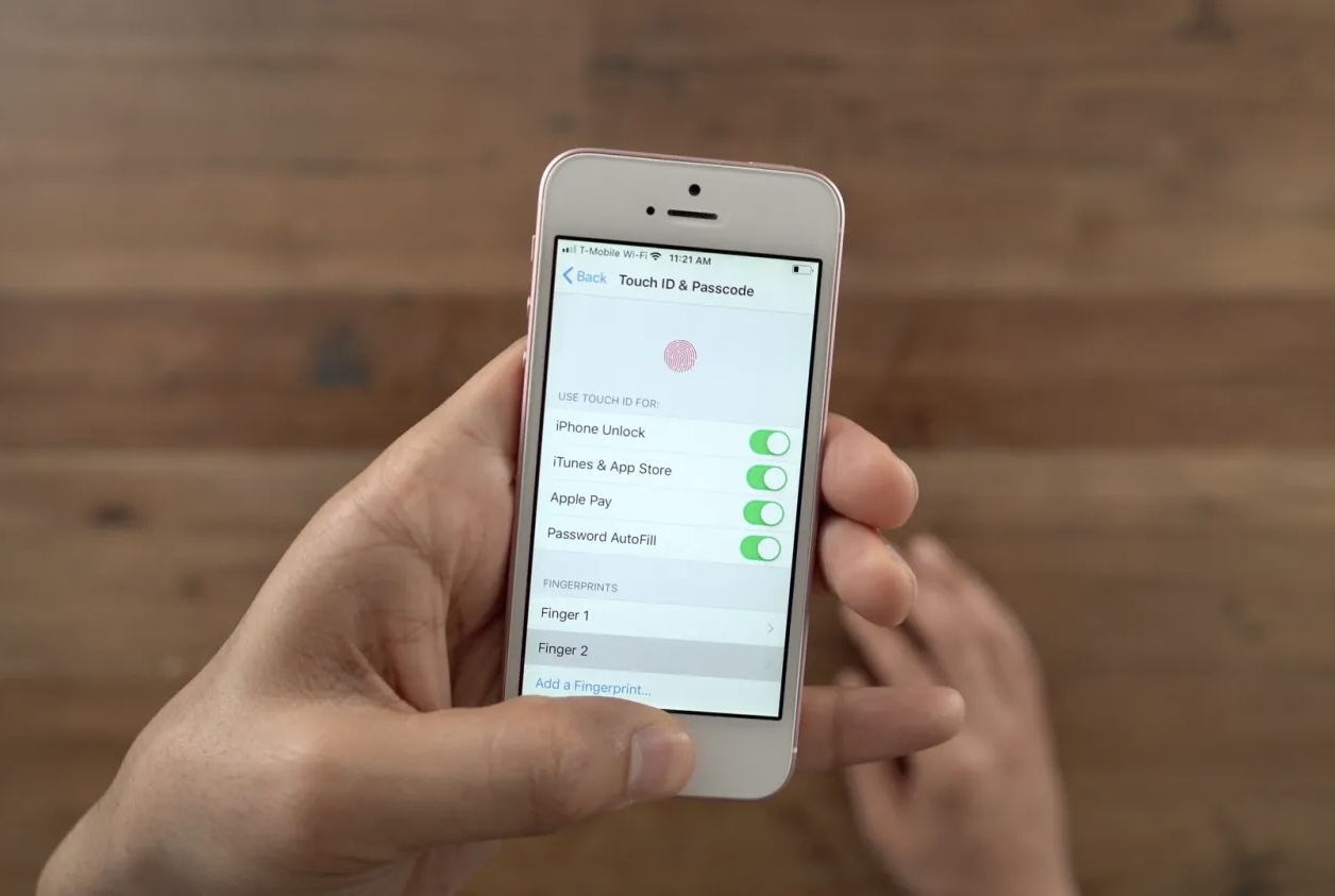 Apple сделала новый iPhone с Touch ID, но не хочет его выпускать
