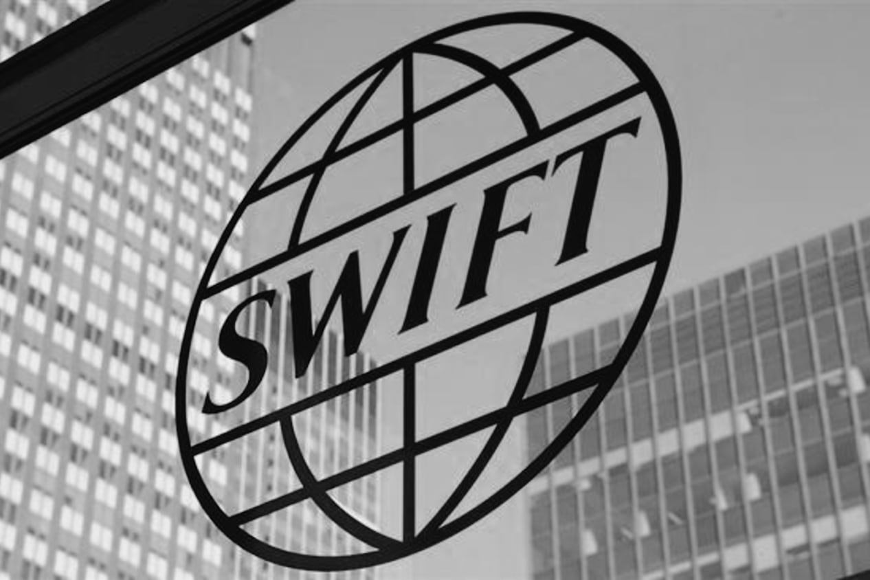 Европейские банки массово прекращают прием SWIFT-платежей из России