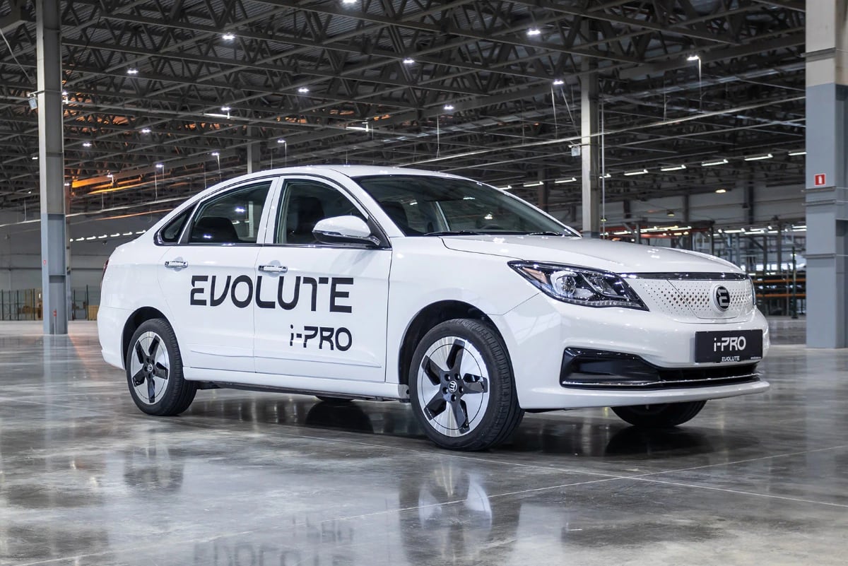Российский бренд Evolute запустил продажи первого электромобиля. Машины уже в наличии у дилеров