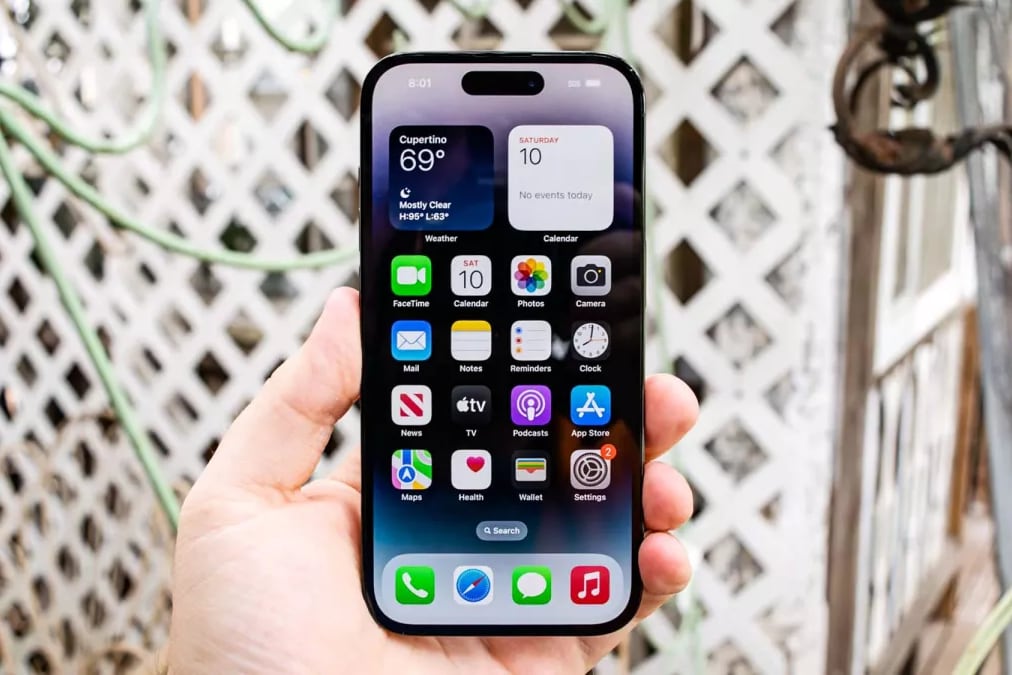 Apple предупредила, что iPhone 14 Pro теперь станет сложнее купить из-за локдауна на заводе в Китае. Дефицит неизбежен