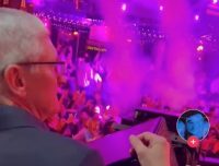 Тим Кук посетил ночной клуб в Лас-Вегасе и лично управлял дымовой пушкой
