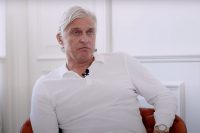 Олег Тиньков заявил, что права на бренд «Тинькофф» принадлежат банку. Вчера он утверждал обратное