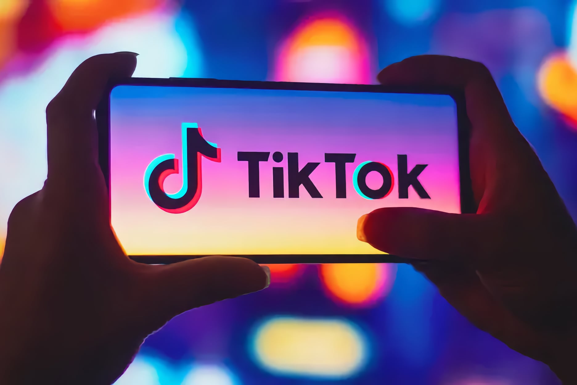 TikTok уволил в России несколько сотен человек, в офисе осталось 10 сотрудников