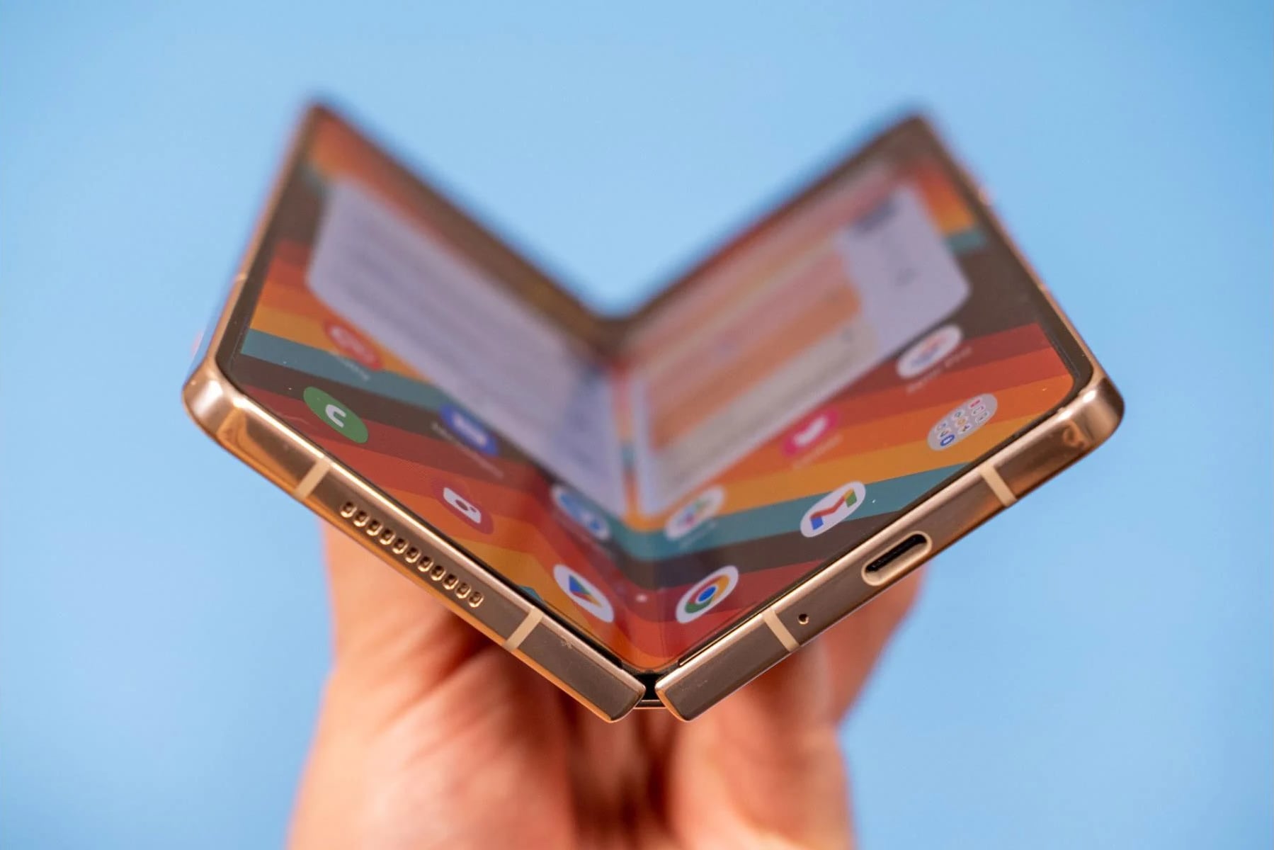 Samsung Galaxy Z Fold 5 получит новый шарнир, скрывающий складку на экране