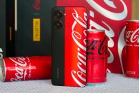 Coca-Cola и realme выпустили смартфон в дизайне, напоминающем банку газировки