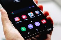 Индия хочет заставить производителей смартфонов разрешить удаление предустановленных приложений  хз