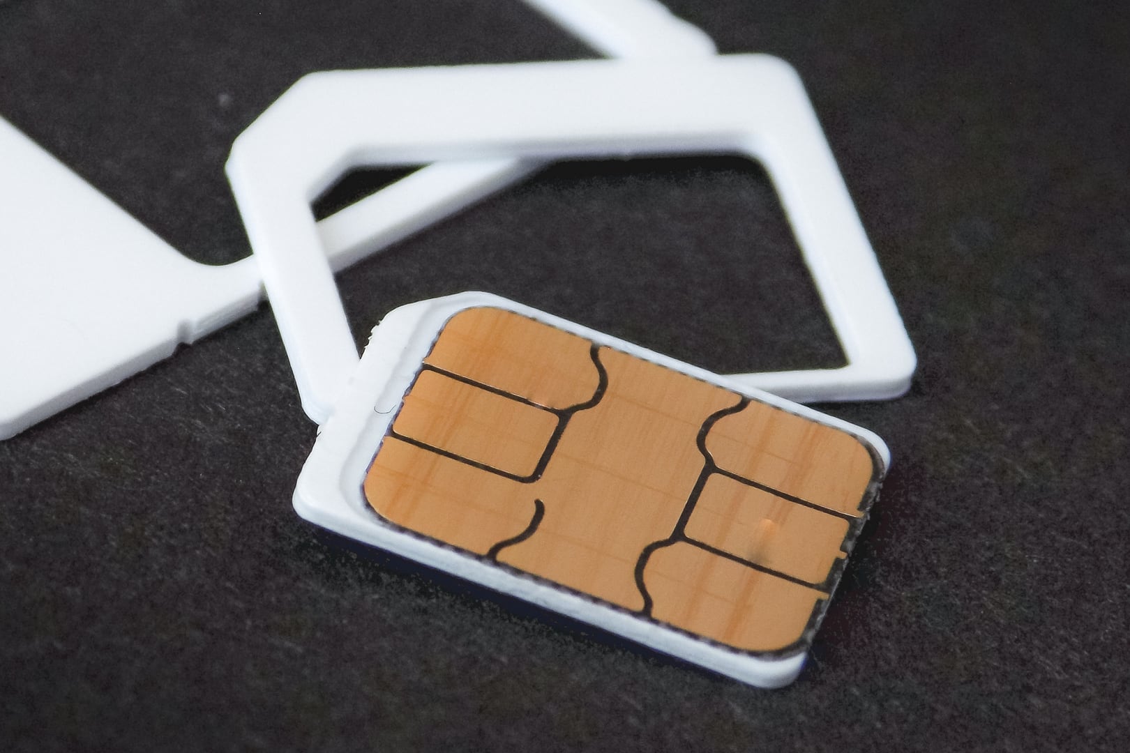 Операторы просят абонентов предоставить актуальные персональные данные для борьбы с серыми SIM-картами